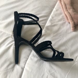 Black heels with crisscross straps SIZE 8